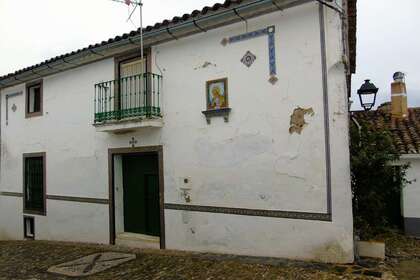 Townhouse for sale in Linares de la Sierra, Huelva. 